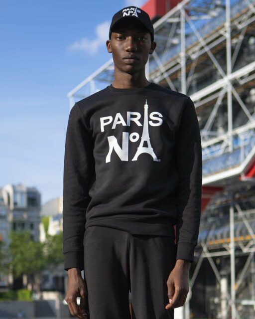 SWEAT COL ROND NOIR IMPRIMÉ FACE LOGO PARIS N°1 BLANC